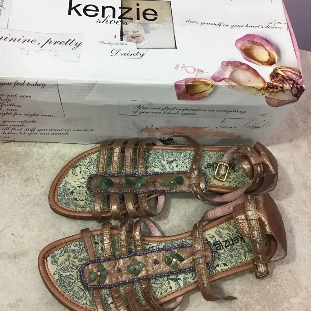 Kenzie Poise T strap gladiator sandals . Size 6 . - Picture 3 of 7